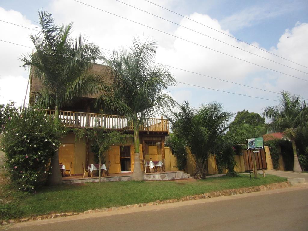 Precious Guesthouse Entebbe Exterior foto